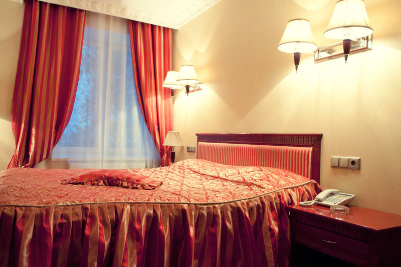 Royal Sun Geneva Hotel Truskavets Eksteriør billede